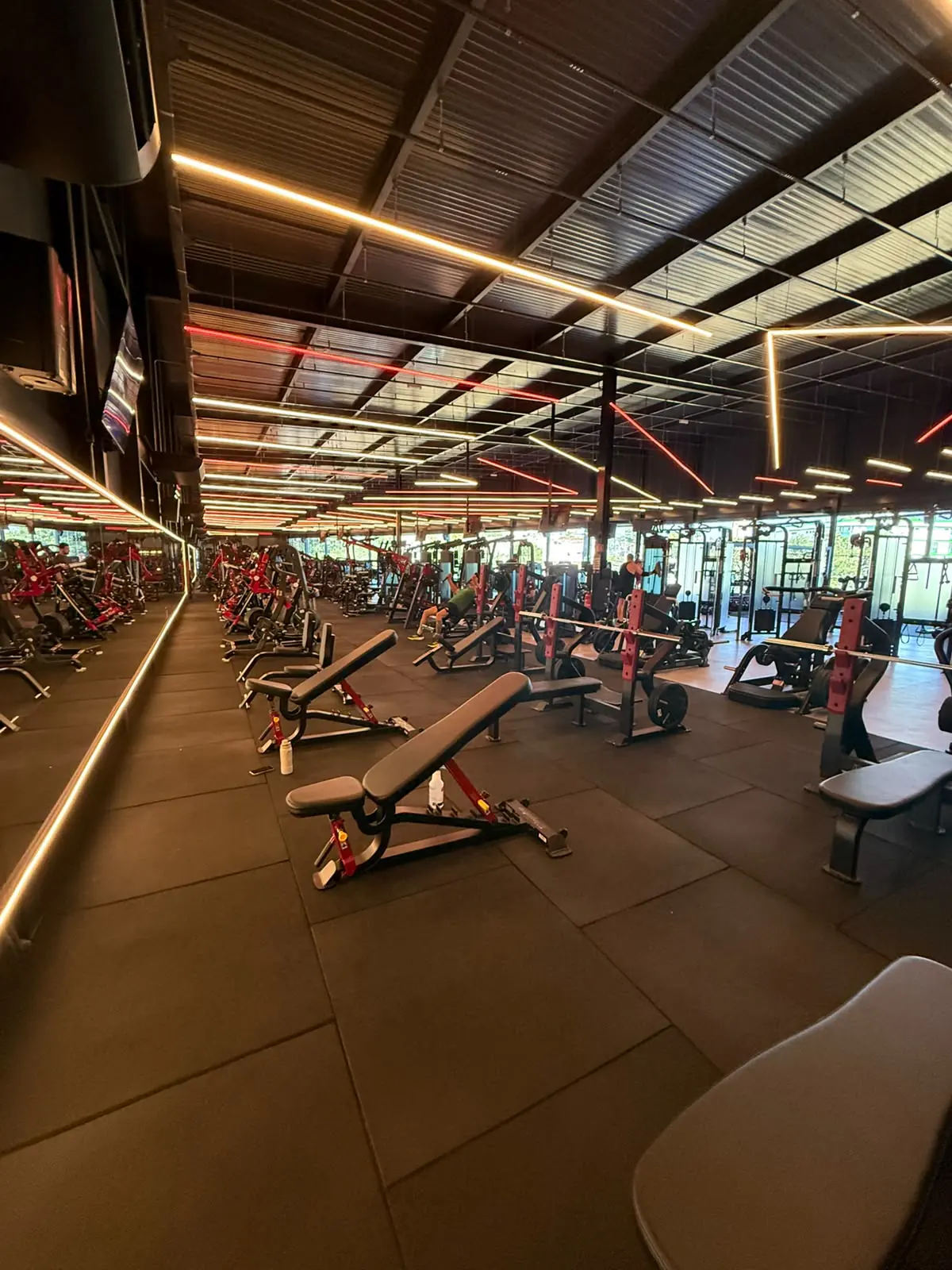 gymflix-sala-musculacao-vista-geral